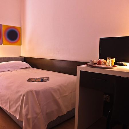 Hotel Garni Centro Chiasso Bagian luar foto